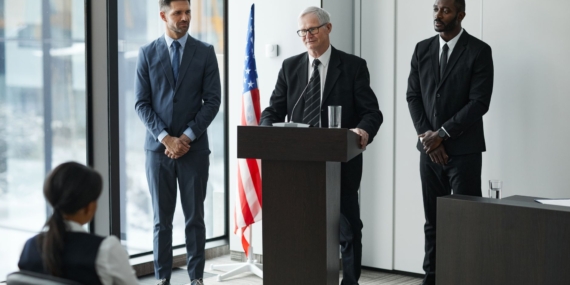 Trump Ankara’da Bekletiyor: NATO Zirvesi’nde Sahne Diplomasisi mi, Güç Gösterisi mi?